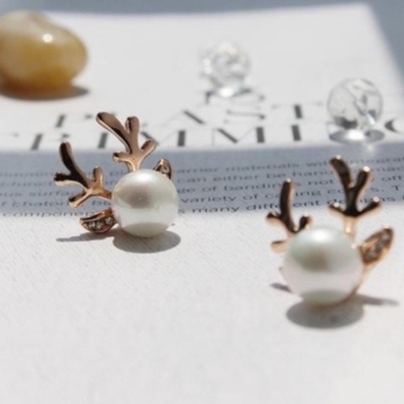 🎁 Holiday Gold Pearl Reindeer Antler Earrings 🎄 - Picture 5 of 5